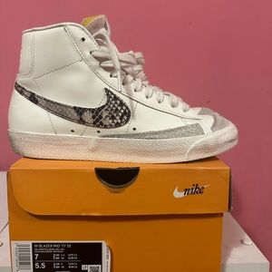 Nike Blazer Mid 77’ SE